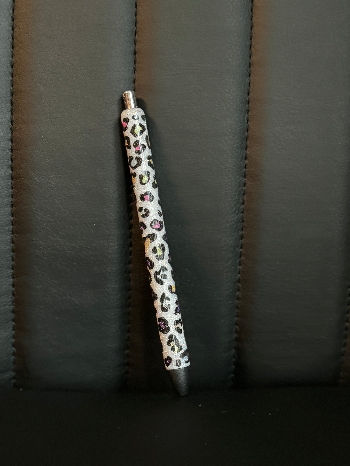 Leopard pen