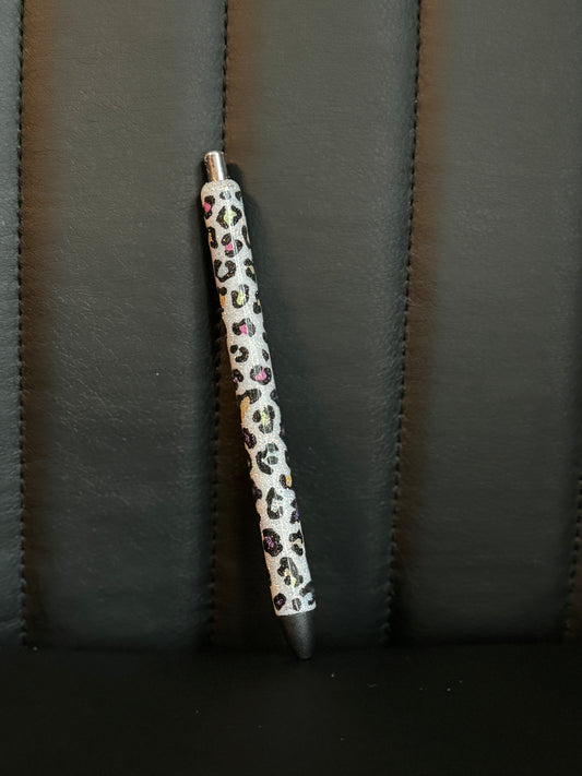 Leopard pen